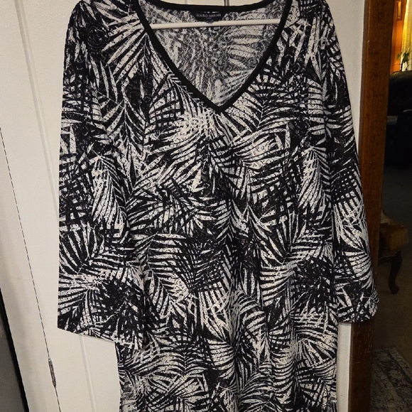 Mario Serrani Black and White Leaf Print Swim Coverup - Picture 1 of 1
